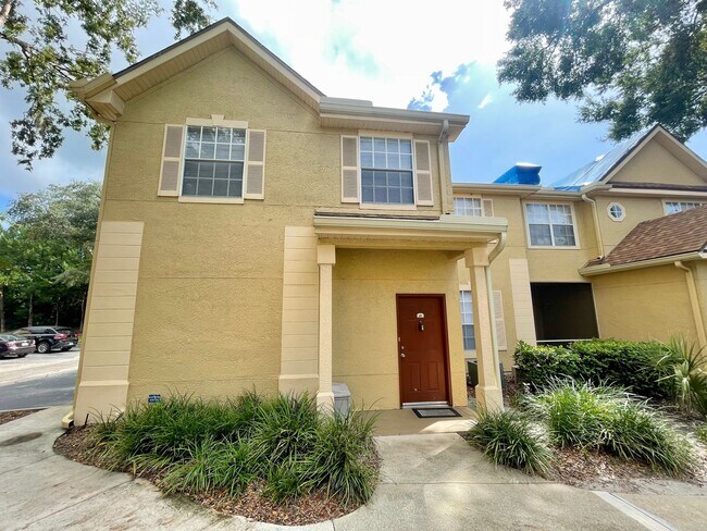 Primary Photo - 1 Bedroom / 1 Bath Condo in Gated Communit...