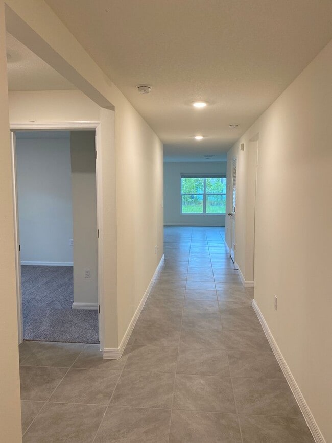 Building Photo - Not Ready for Showings until BEGINNING OF FEBRUARY... Desirable Lake Diamond Subdivision 4/2/2 **...