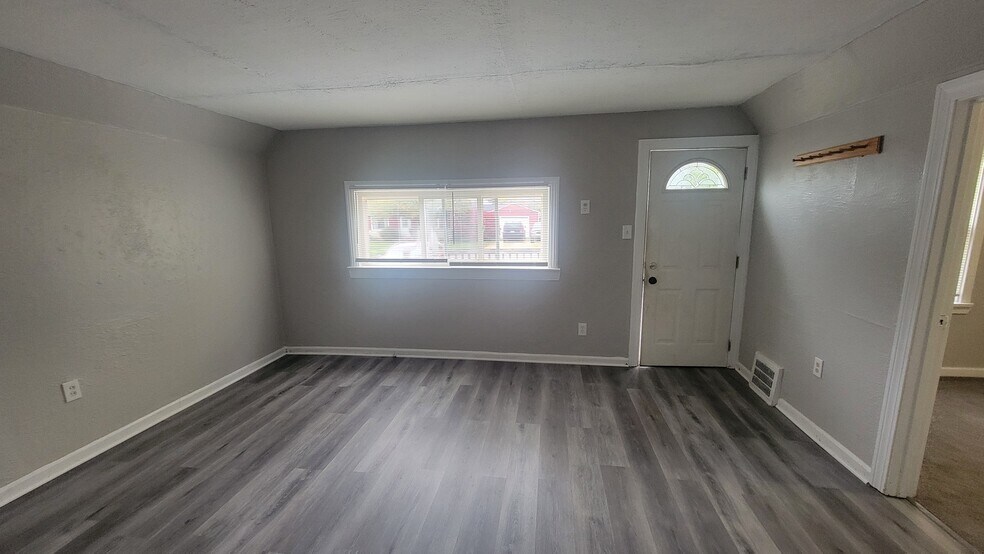 Building Photo - 1292 Stratford St