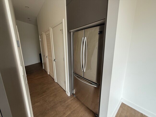 Building Photo - 3462 N Lincoln Ave