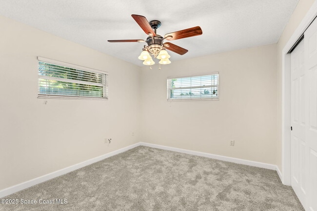 Building Photo - 215 S Robert Way