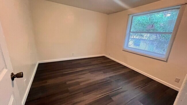 Building Photo - 2217 W 39th-