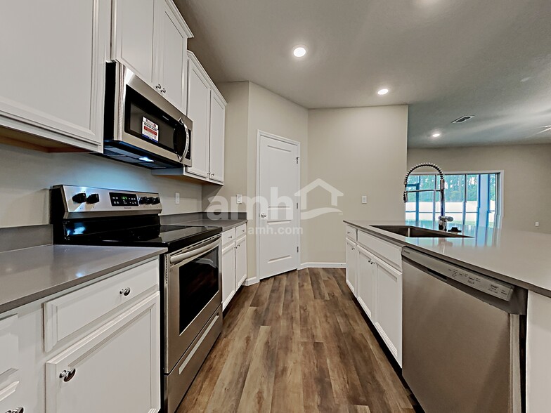 Building Photo - 197 Spruce Pt