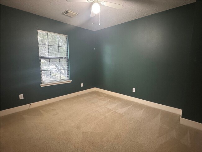 Building Photo - 9910 Farrell Dr