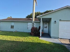 Building Photo - 1318 SW Ackard Ave