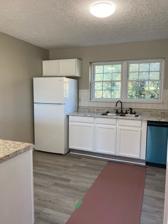 Kitchen-2 - 2523 Cedar Ln