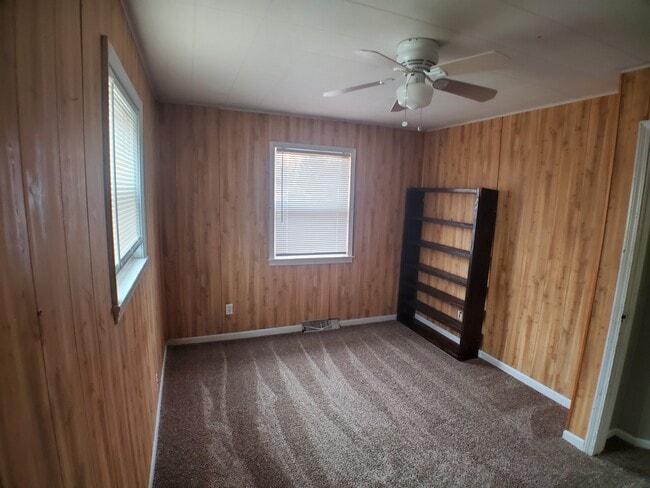 2nd bedroom - 604 Walnut Ridge St