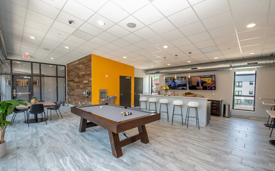 Building Photo - 2301 Ingersoll Ave