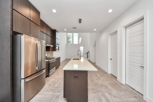 Building Photo - 1703 Cedrocanna Ln