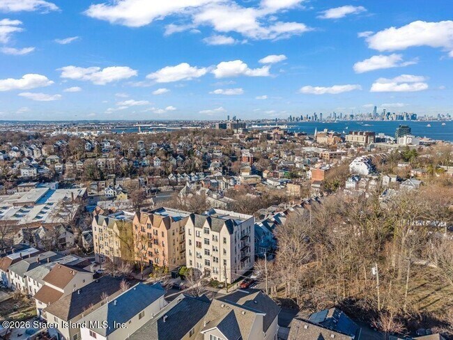 Building Photo - 37 Avon Pl