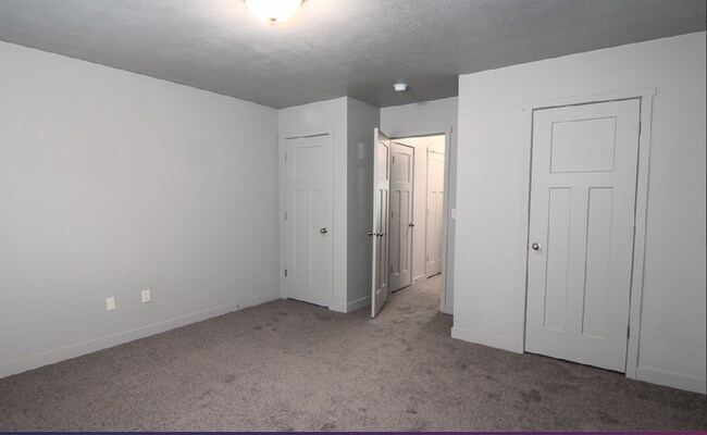 Building Photo - 194 E 700 N