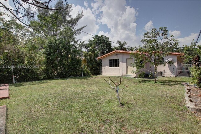 Building Photo - 3500 SW 26th St