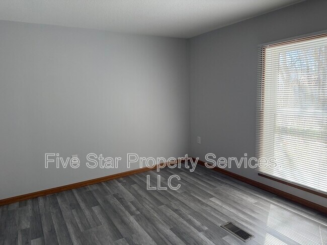 Building Photo - 101 S Kennedy Ave