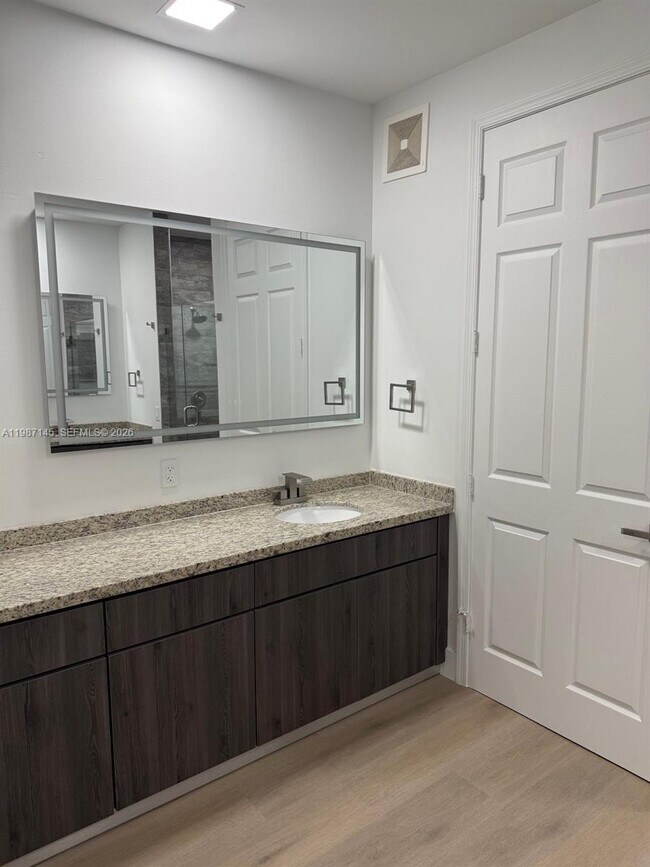 Building Photo - 1531 Passion Vine Cir