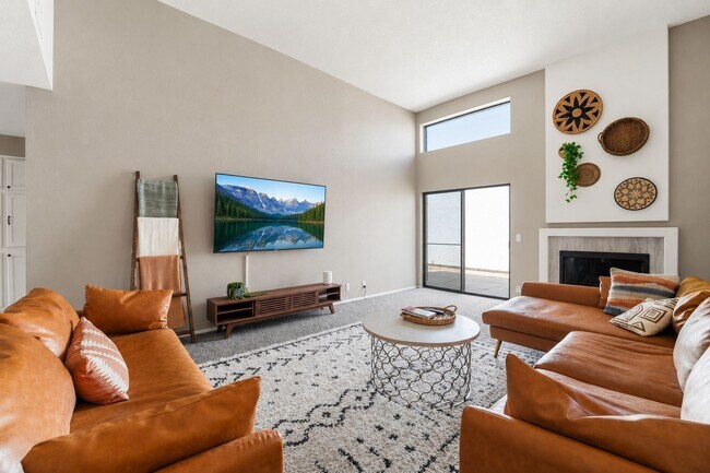 Building Photo - Move-in-ready home available furnished or unfurnished to suit your lifestyle!!