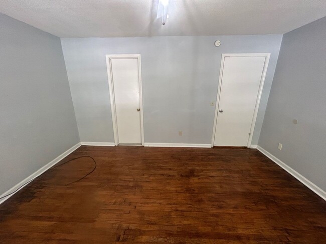 Building Photo - 715-B Montague, Columbia, SC 29209