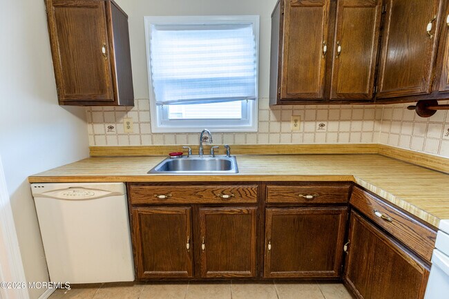 Building Photo - 12 Mayaquez Ln