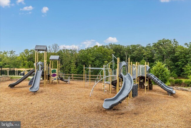 Building Photo - 6042 Fallfish Ct