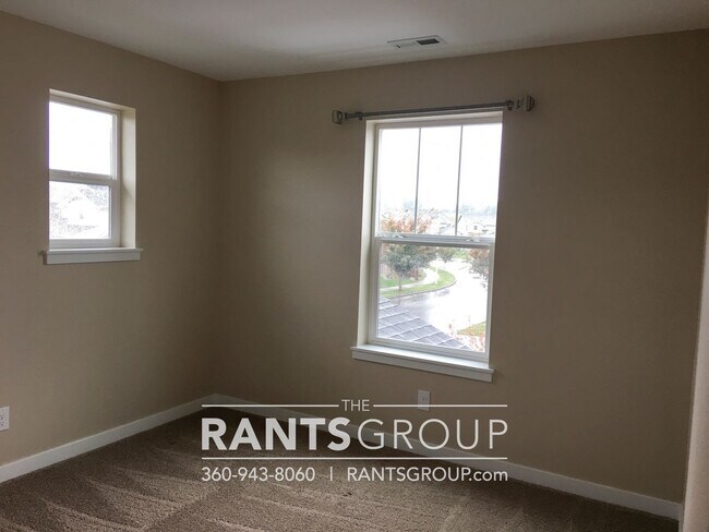 Building Photo - Spacious and Bright 4-bed, 2.5-bath home in The Preserve Available mid-April!