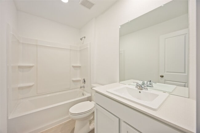 Building Photo - 905 Pertuso Ln