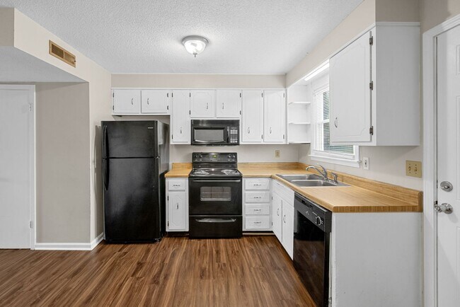 Building Photo - End Unit Ready for You to Call Home