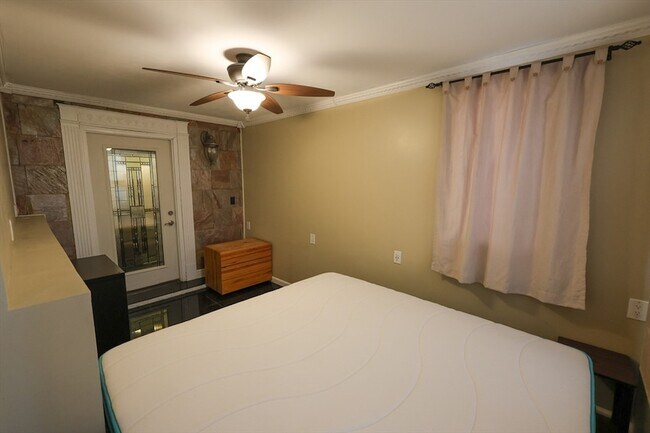 Building Photo - 235 Savin Hill Ave