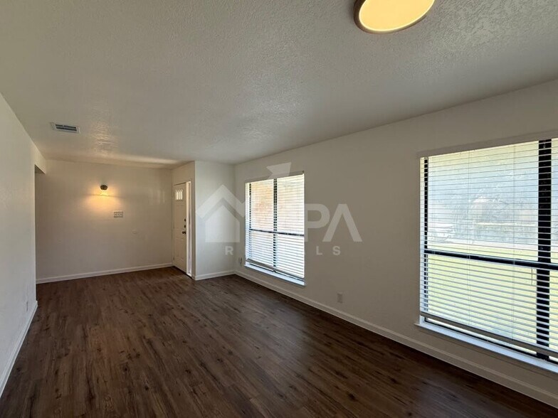 Building Photo - 7535 Rustic Trail