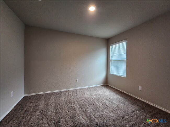 Building Photo - 522 Blue Stem Rd