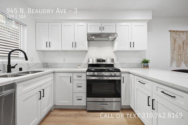 Building Photo - 945 N Beaudry Ave