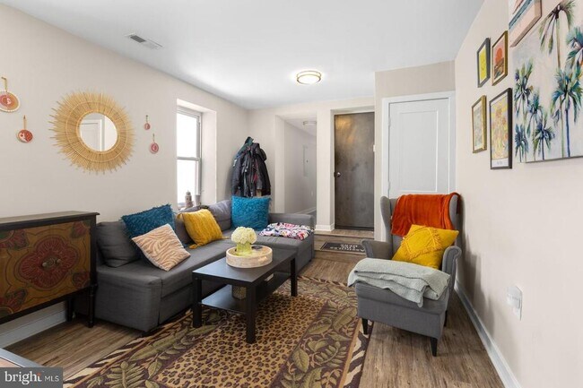 Building Photo - 162 Richmond St