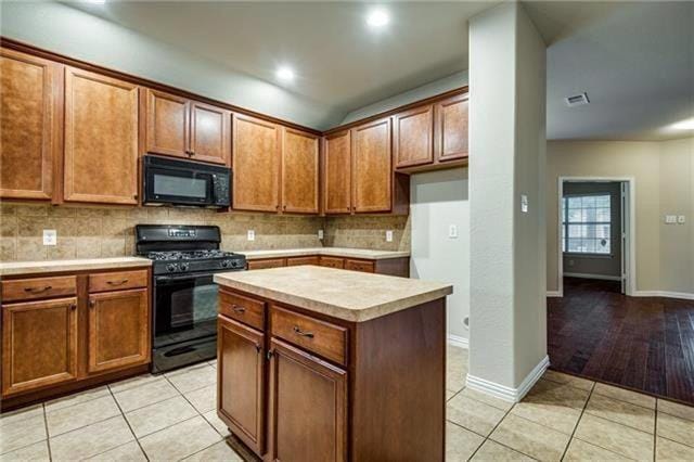 Building Photo - 811 Creekside Dr