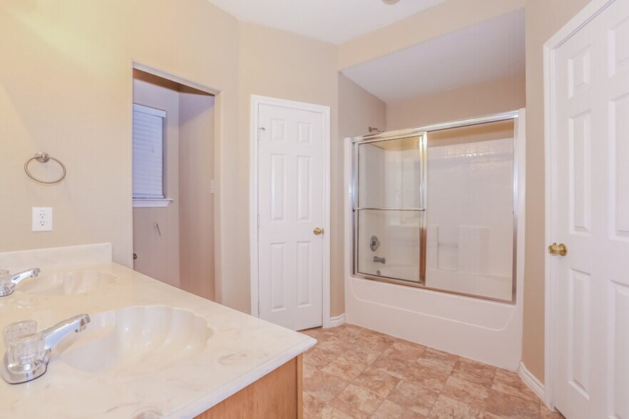 Building Photo - 9309 Rhoni Ct