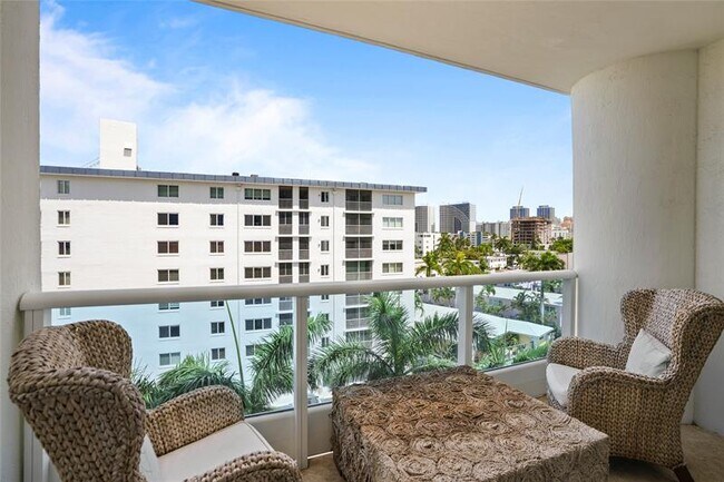 Building Photo - 715 Bayshore Dr