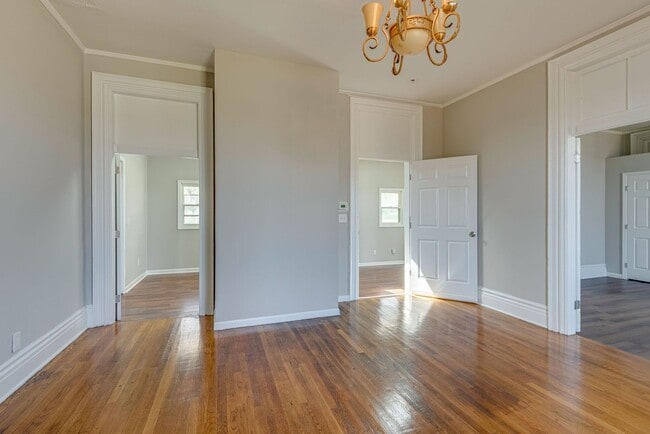 Building Photo - Charming 4-Bed Home Minutes from Downtown ...