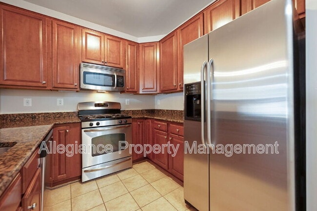 Building Photo - 15555 John Diskin Cir