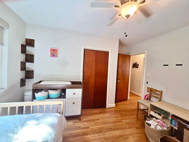 Building Photo - Lovely 4 BR/2 BA Single-Family Home in Sil...