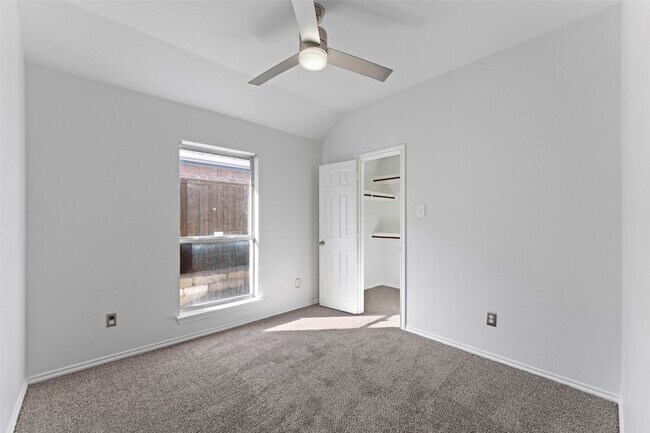 Building Photo - 919 Kim Ln