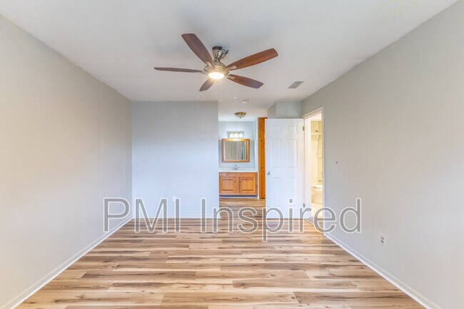 Building Photo - 2404 Buckingham Cir
