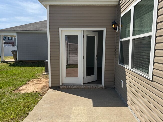 Building Photo - Great 3BR Home