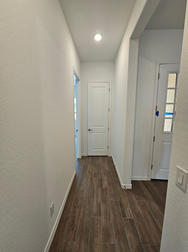Building Photo - Wonderful new build with family fun amenities