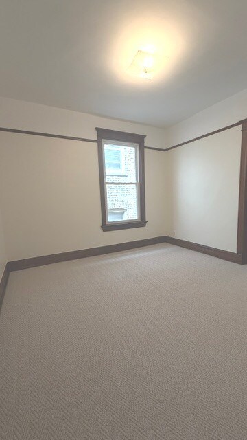 Building Photo - 4511 N Greenview Ave