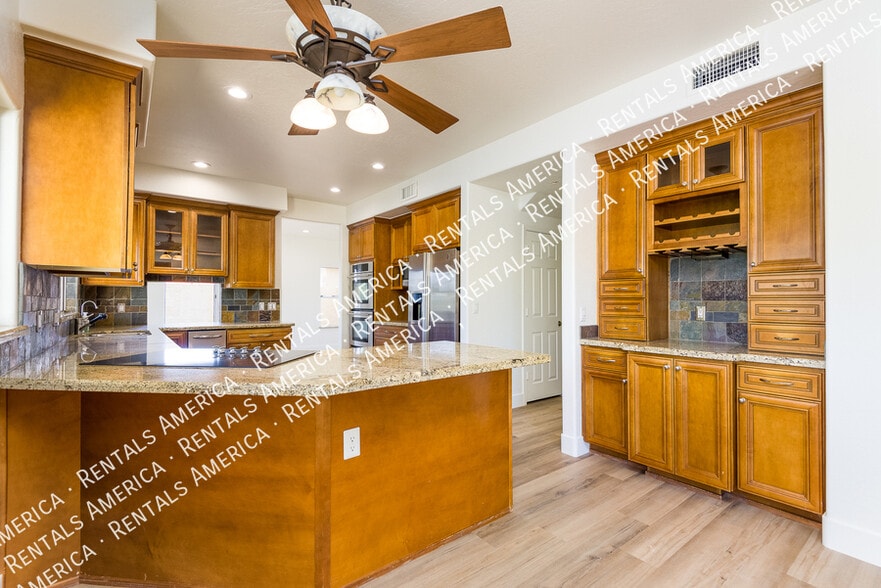 Building Photo - 2342 W Hemlock Ct
