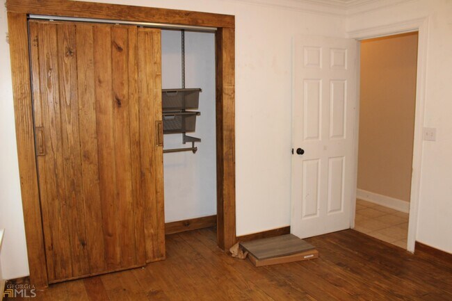 Building Photo - 203 Carrington Way