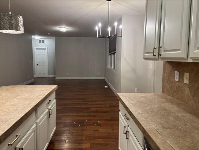 Building Photo - Wonderfully Designed Craftsman Home with P...