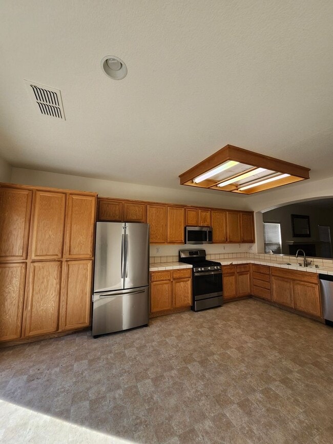 Building Photo - Beautiful Yuba City home located in a cul-de-sac