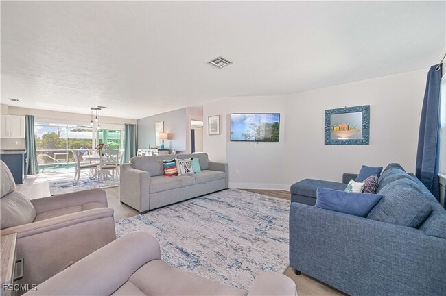 Building Photo - 2868 Sanibel Blvd