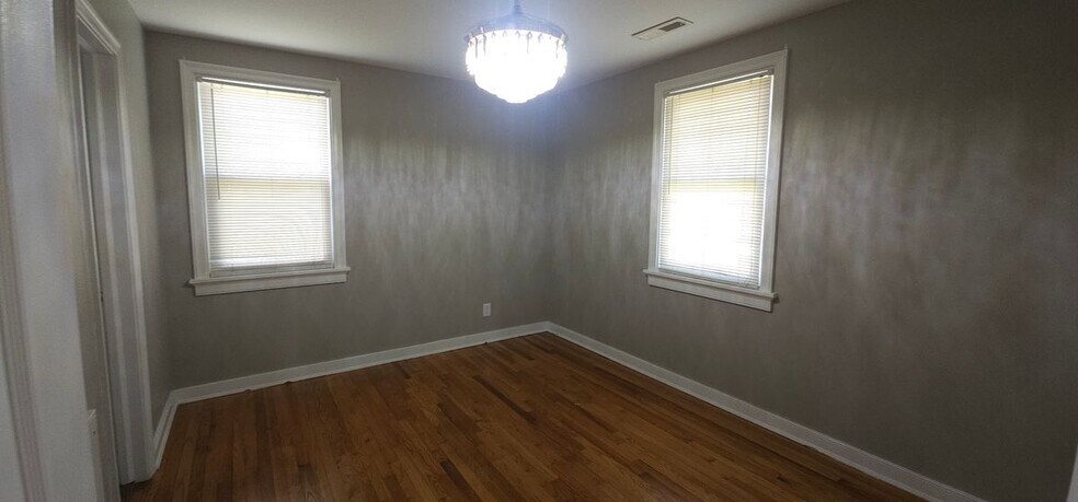 Building Photo - 1711 Betty Ln