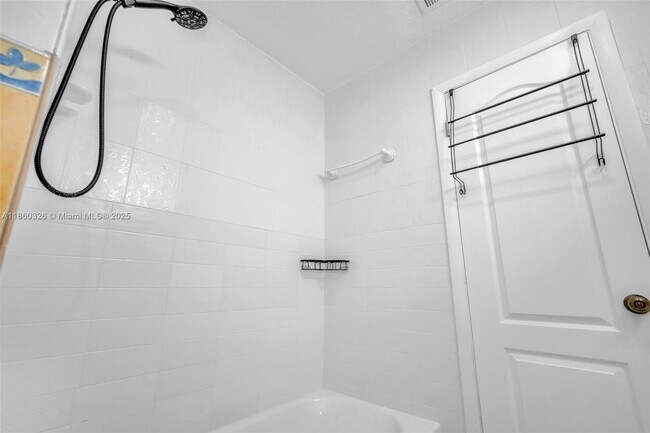 Building Photo - 3341 SW 94th Ct