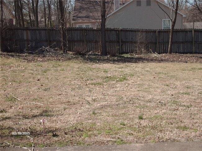 Building Photo - 2049 E Oaks Dr