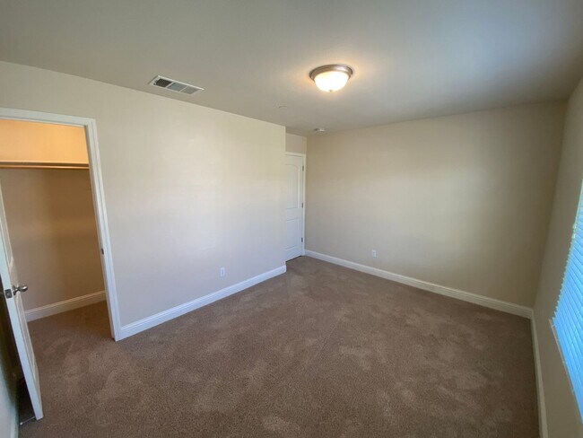 Building Photo - Immaculate like New Home in the gated Windmills at Tule Heights!